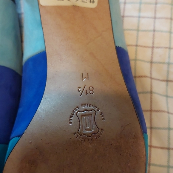 Shoes - Picture 8 of 9